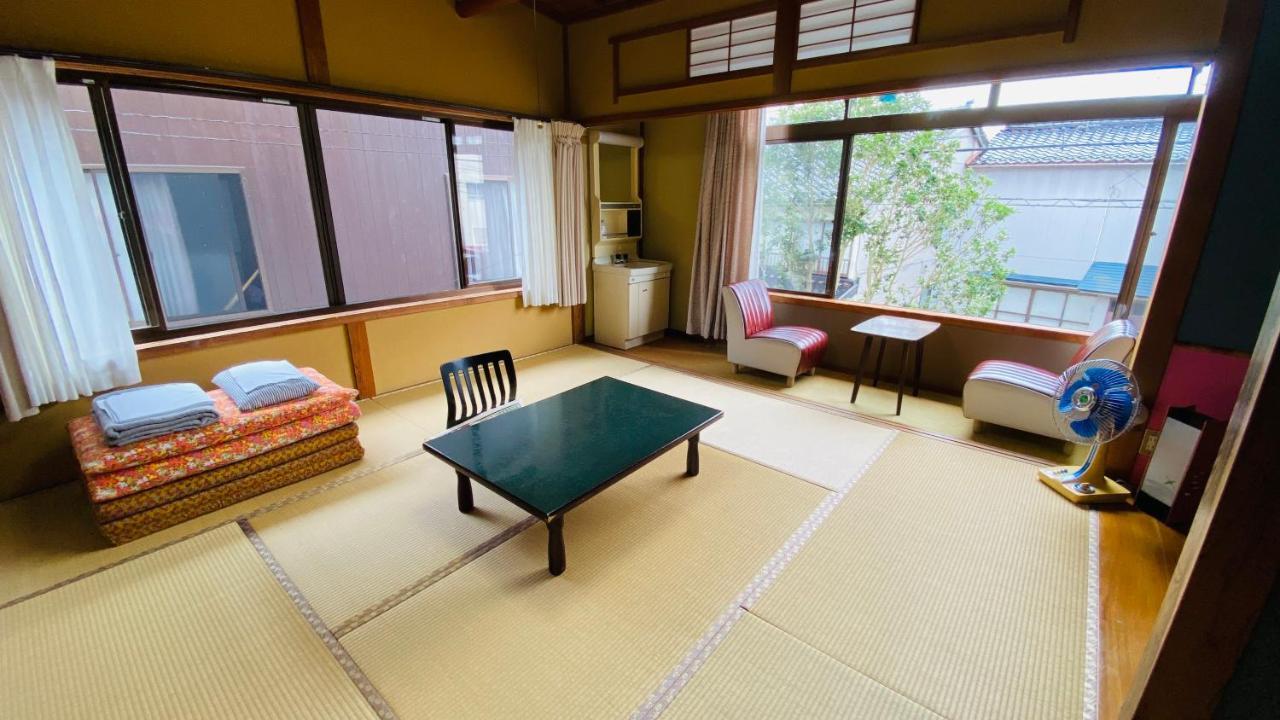 ゲストハウス　華屋 Sado Esterno foto